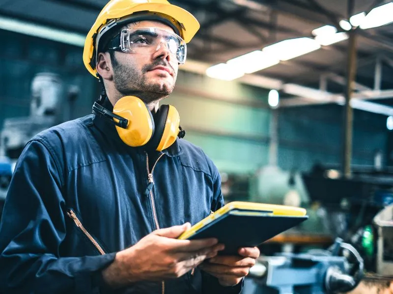 Como escolher os equipamentos industriais mais adequados para sua fábrica